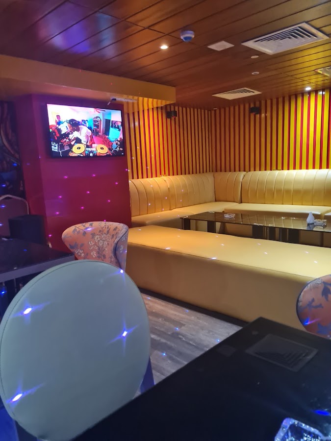 CLUB AFRO WOOD LOUNGE BAR