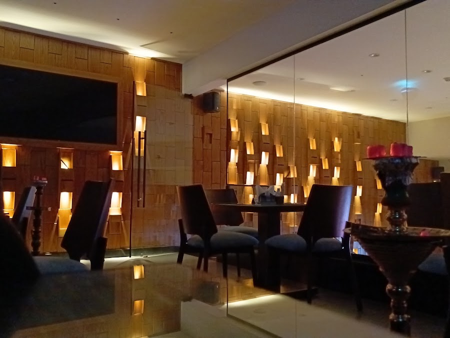 ناز لاونج NAZ LOUNGE
