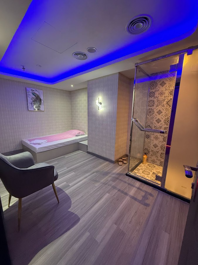 Golden Glow Wellness Spa Massage — photo 5