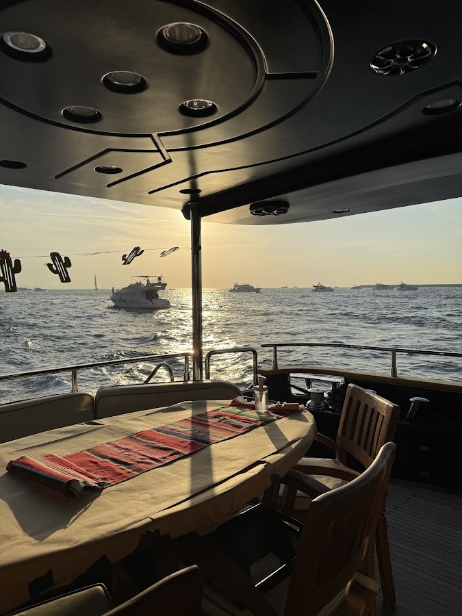 CharterClick | Yacht Rental in Dubai | Charter Yacht Dubai — photo 2
