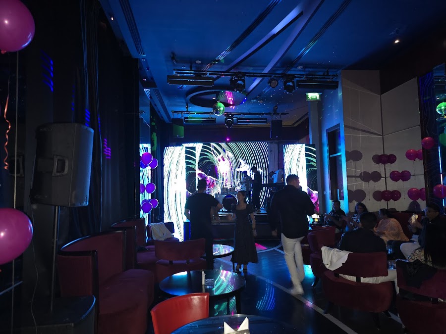 Glo Cocktail Bar