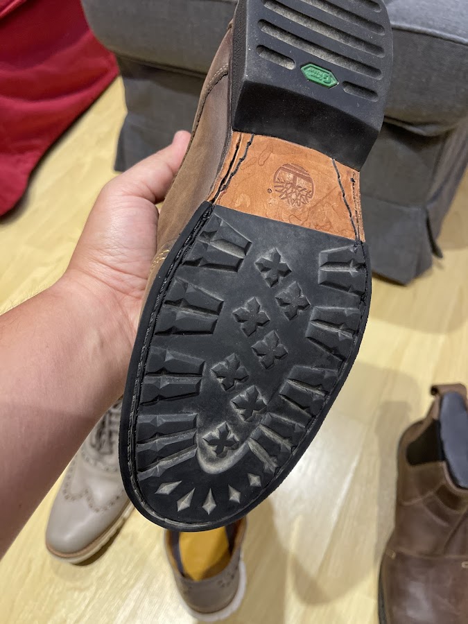 مركز صيانة الحذاء Shoe Service Center — photo 2