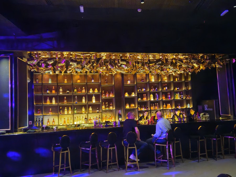 The Eleven Bar & Restaurant & Club — photo 2