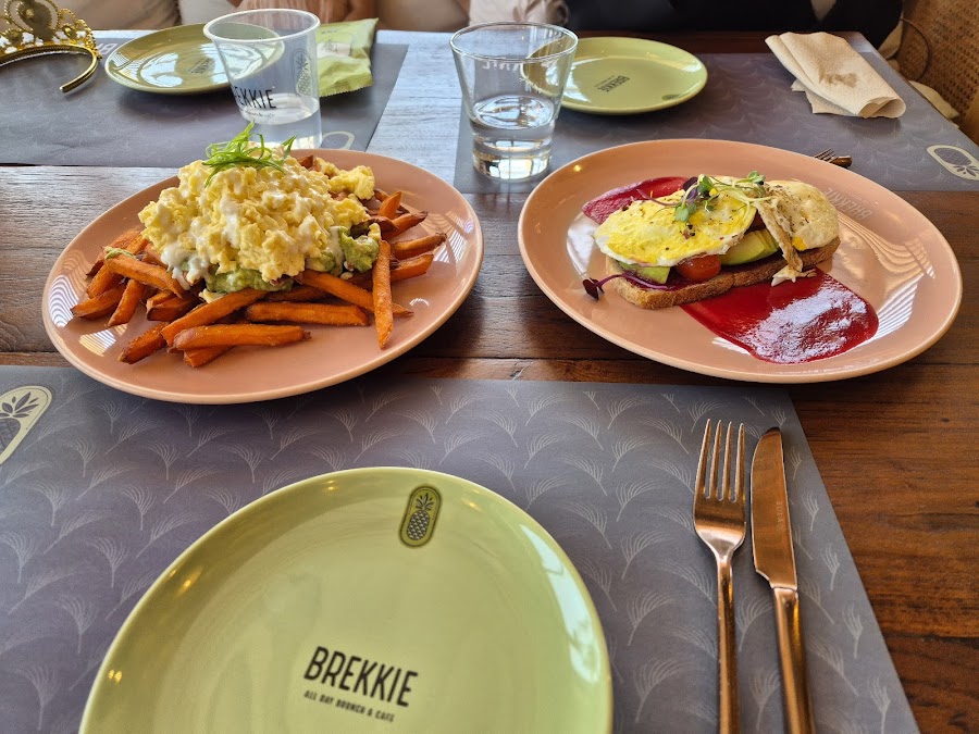 BREKKIE ALL DAY BRUNCH & CAFE — photo 2