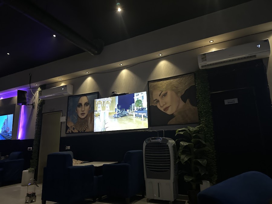 Arrow Lounge